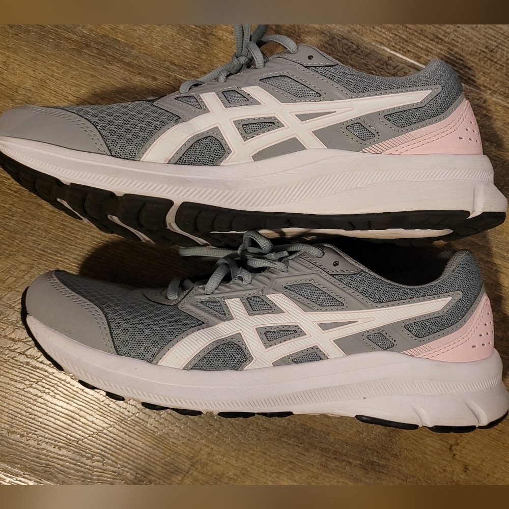 ASICS Women's, Jolt 3 Running Shoe Size 10